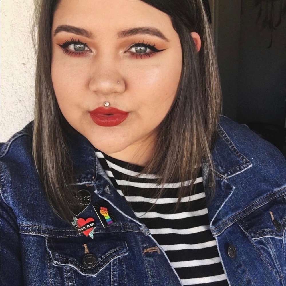 Meet your Posher, Kayla